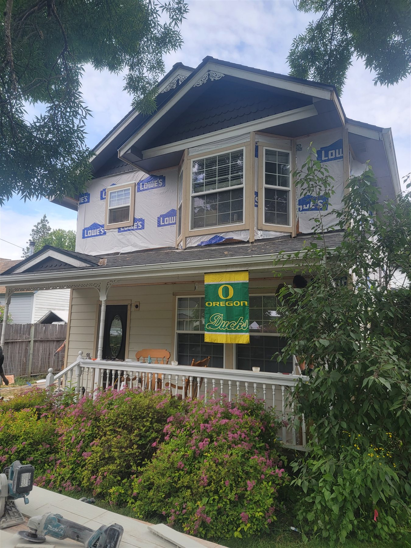 Exterior painting on a blue home with front porch in the Eugene and Springfield service area